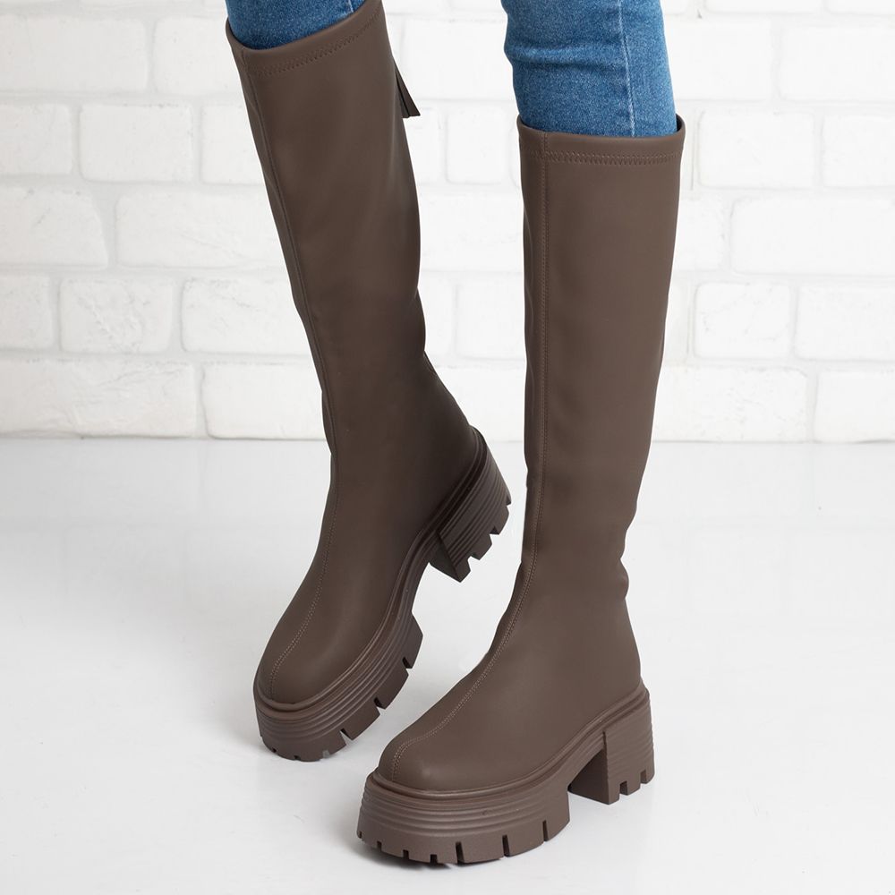 Дамски ботуши в кафяво Дамски ботуши в кафяво